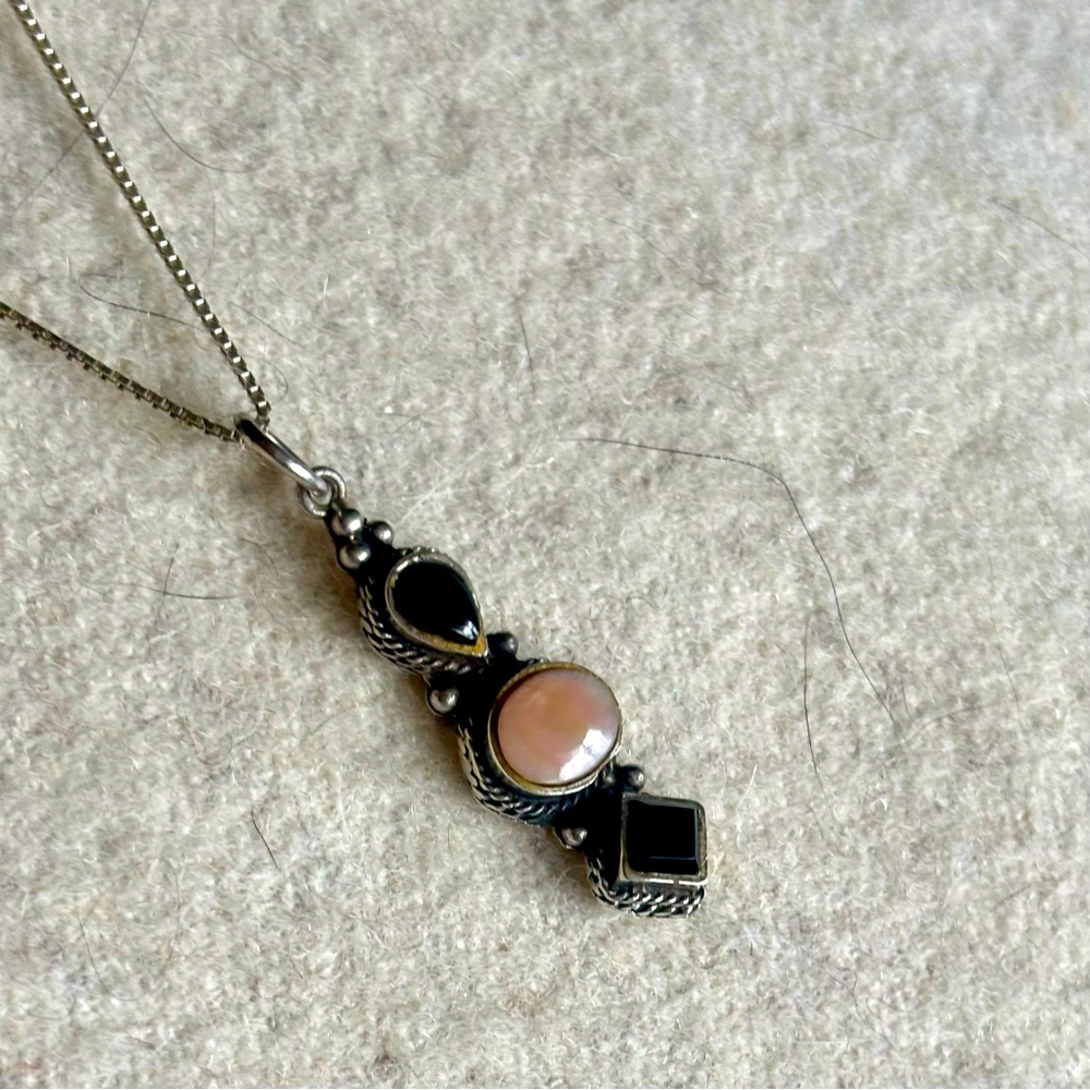 Vintage Sterling Silver 925 Onyx Mother of Pearl Necklace - Picture 7 of 15